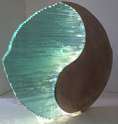 2019, Holz, Glas und LED