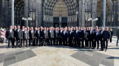 Am Kölner Dom im März 2025